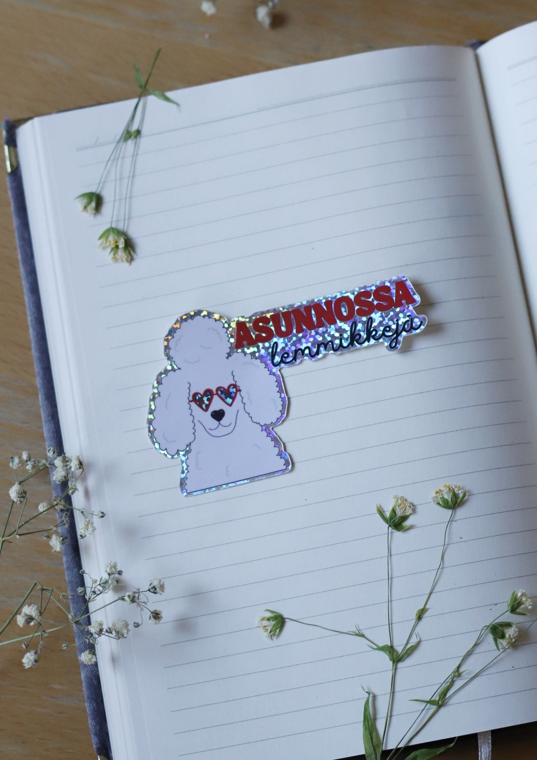 Asunnossa lemmikkejä (koira) - tarra oveen